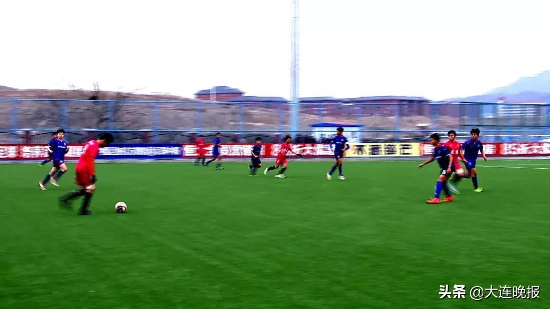 3万人足球场,大连大型专业足球场