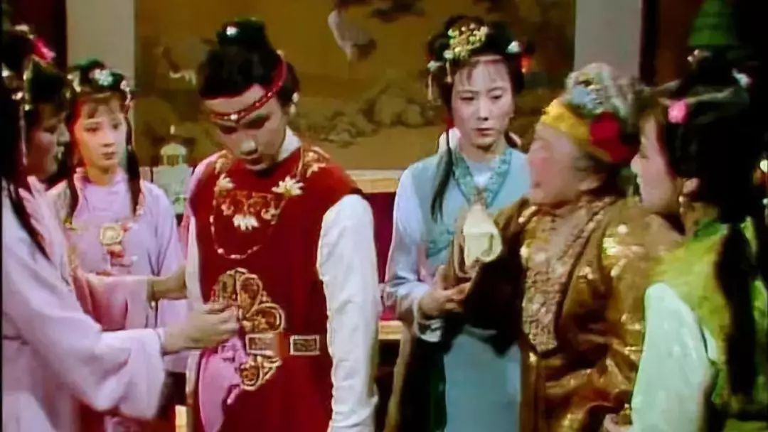 憨批二哈咬伤自己小丁丁，害得主人拍照求助还得打码