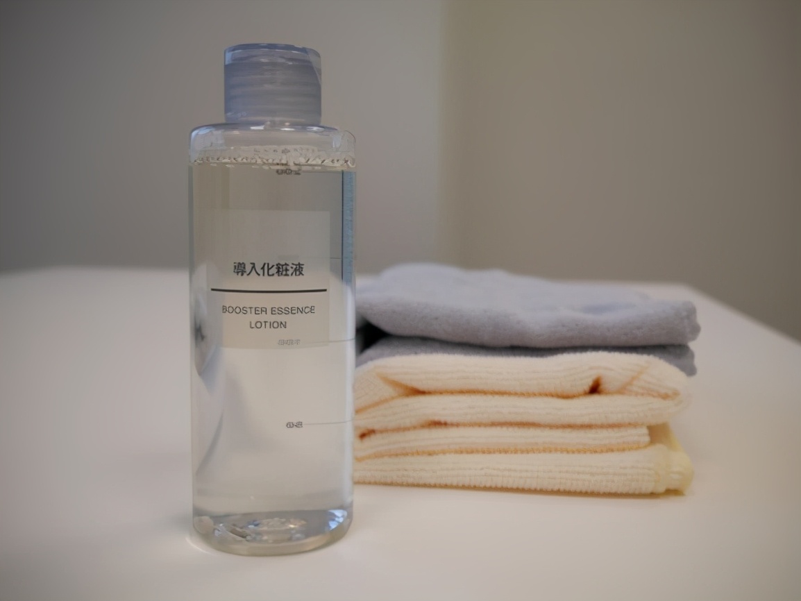 哪些大牌爽肤水里面含有小分子,品牌保湿爽肤水