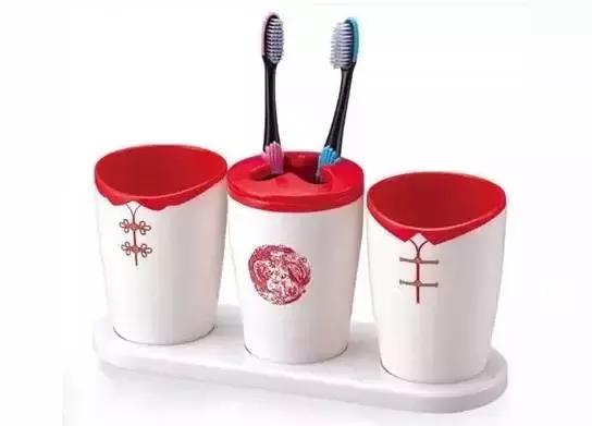 漱口杯脏的视频,家里脏的漱口杯换了