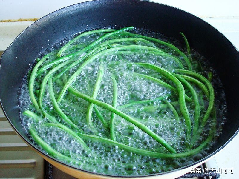 豆角包饺子需要焯水还是炒,包饺子长豆角焯水后过凉水吗