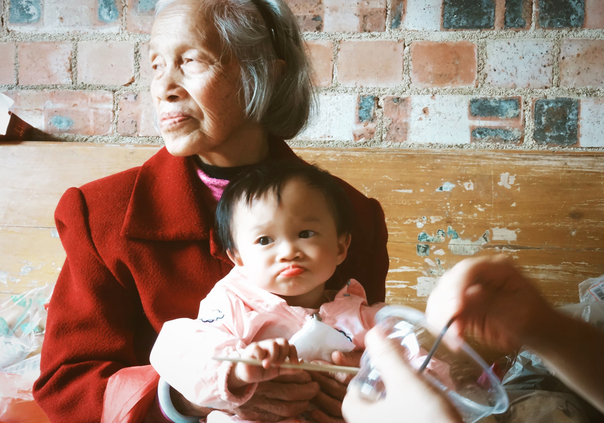 看不惯婆婆对她闺女好怎么办,看不惯婆婆照顾姑姑的孩子