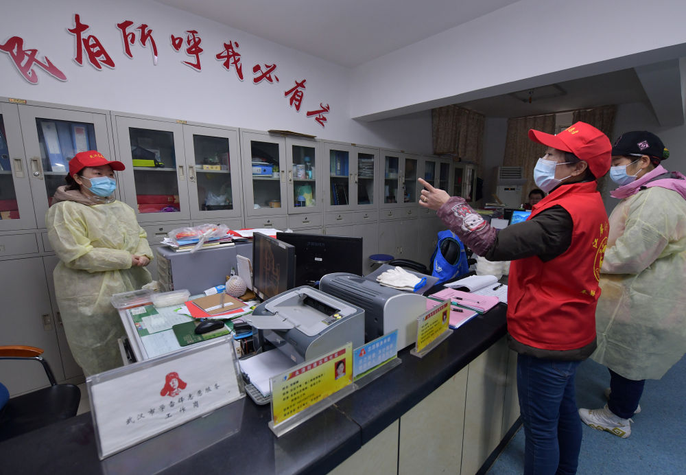 风雨无阻疫情防控不松懈,风雨无阻防疫必胜