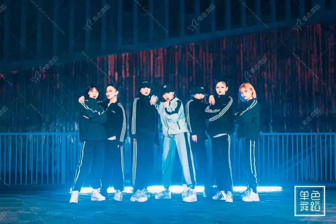 易烊千玺跳bigbang舞蹈,易烊千玺swag圣诞舞