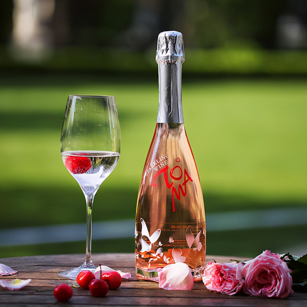 酒友圣诞节约会想玩浪漫?送花不如请她喝杯甜甜的酒