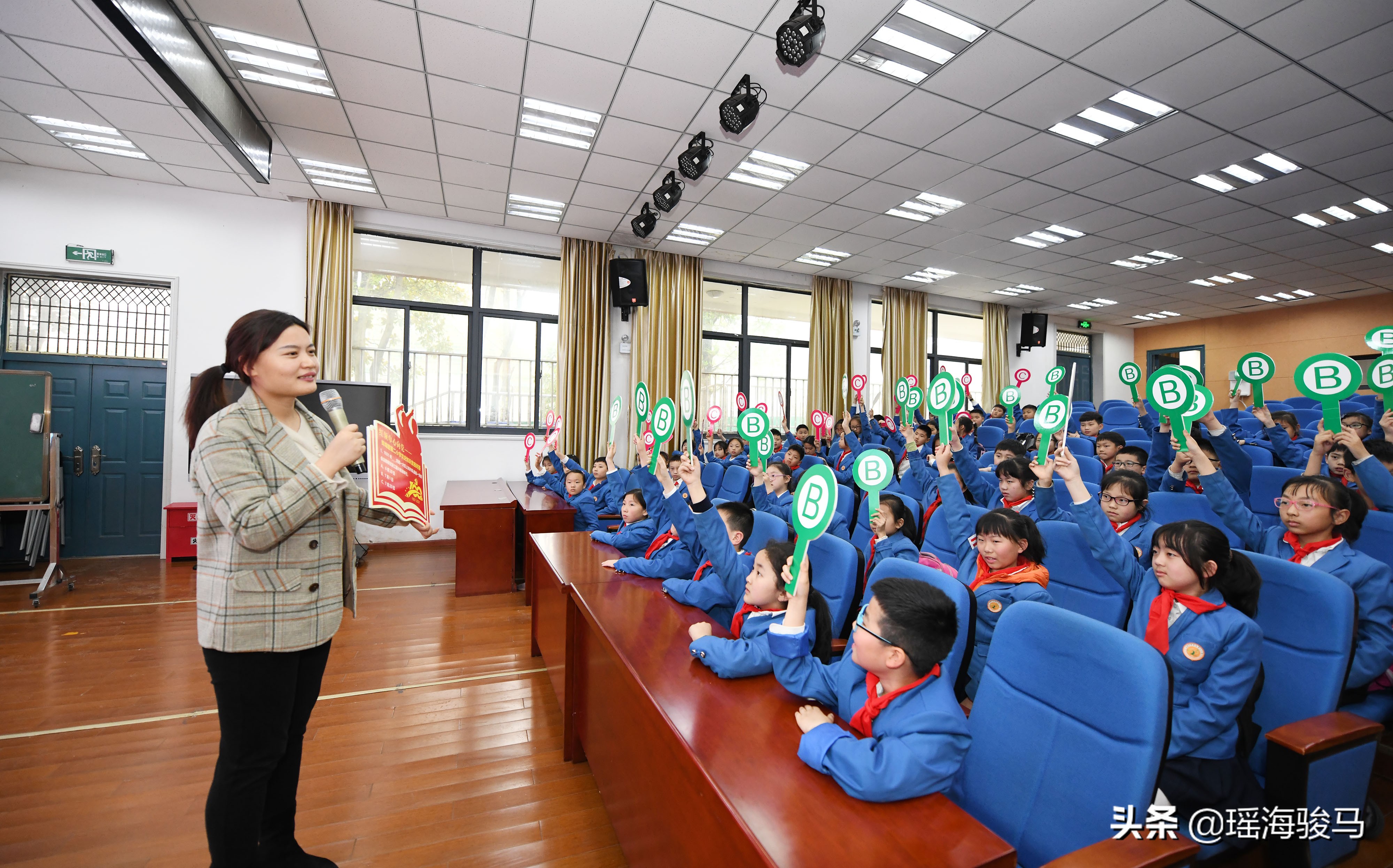 合肥红领巾心向党完整视频,红领巾学党史树初心的视频