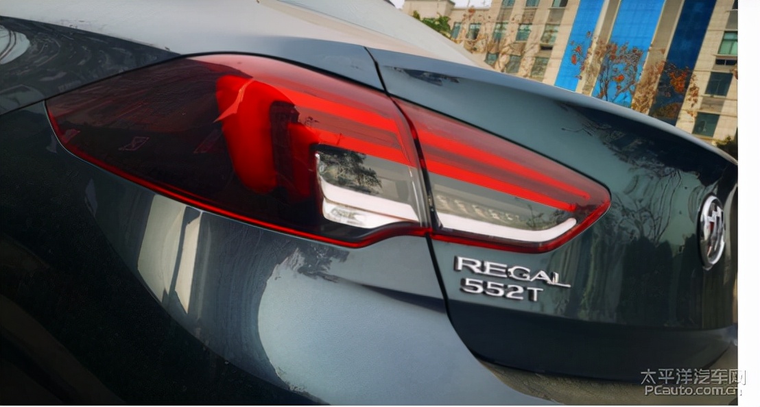 忽如一夜秋风来的下一句,,忽如一夜春风来千树万树梨花开