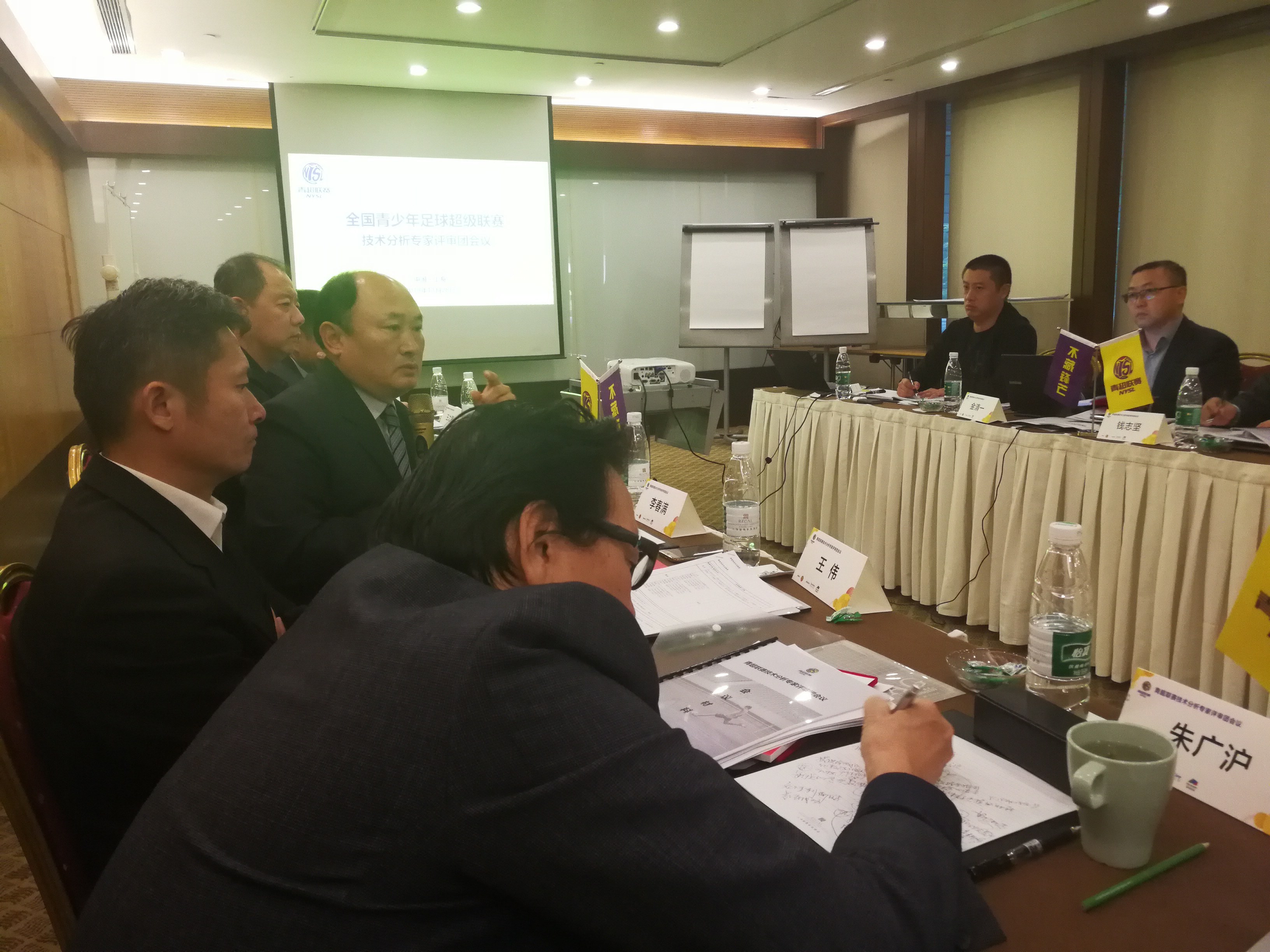 读“董”足球282期——骂中国足球,不如这样干点实事