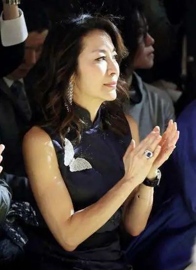 一袭霓裳七彩虹,一袭霓裳出自哪里