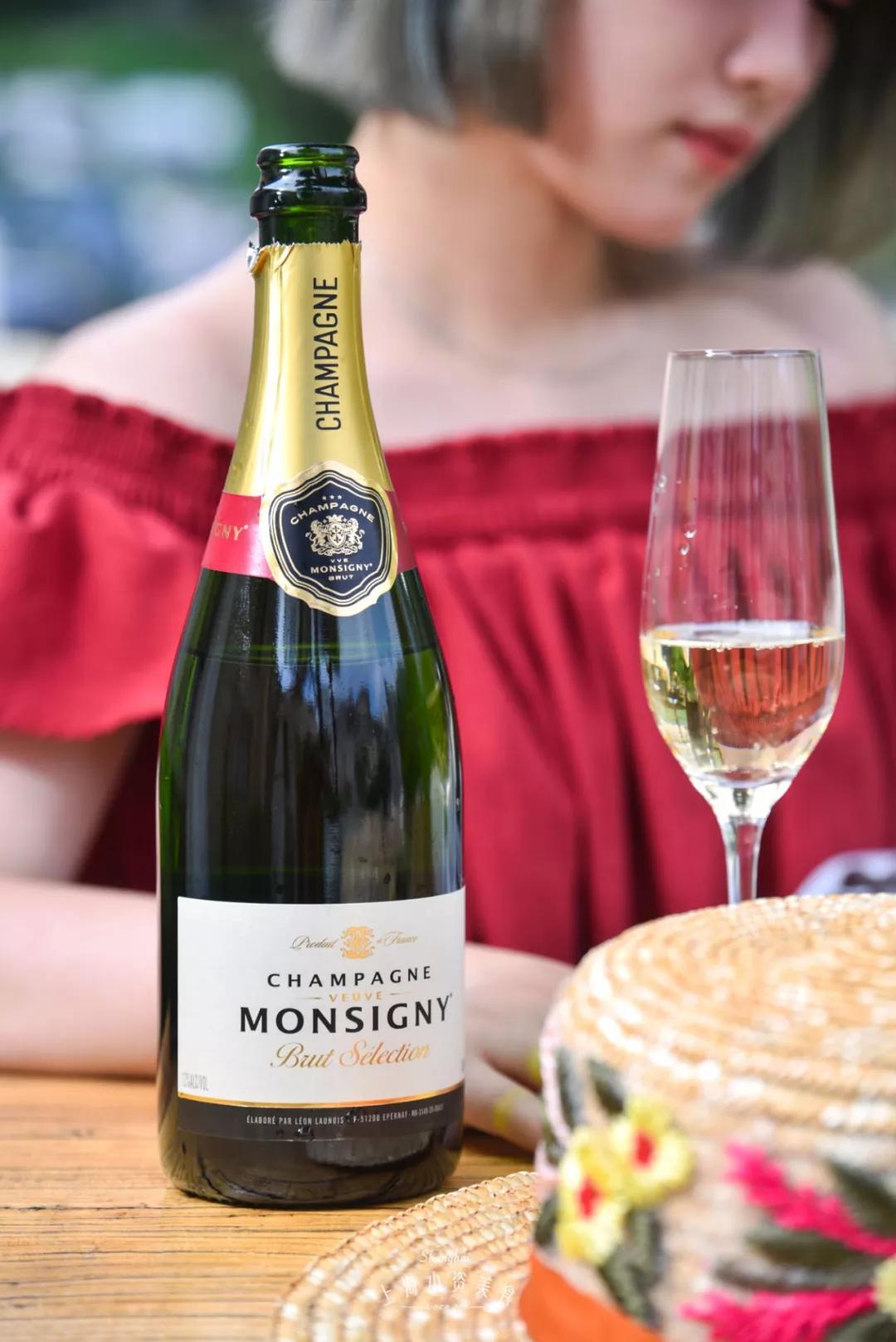 过年去超市囤货,过年没来得及买年货