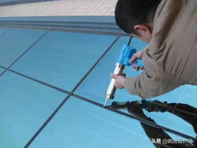 玻璃房门窗密封打胶的手法和技巧,不锈钢门窗密封打胶的手法和技巧