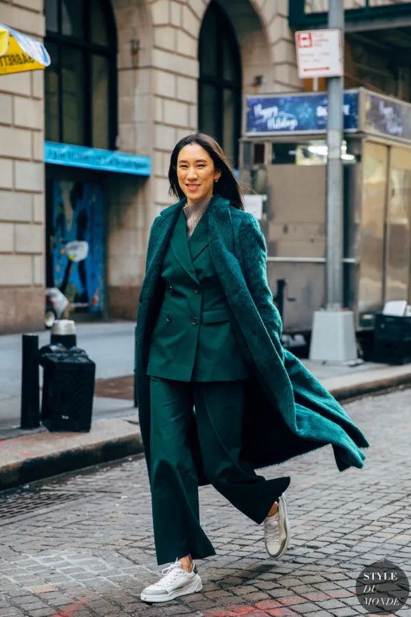 你还在买这么贵的大衣吗,买了件比较贵的大衣有些后悔