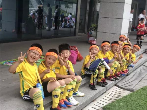 椋炴壃瓒崇悆鐩存挱,椋炴壃瓒崇悆璁粌鍩哄湴