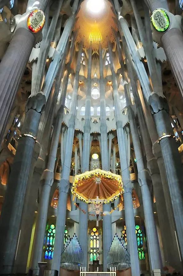 巴塞罗那72小时:住进高迪的幻梦世界