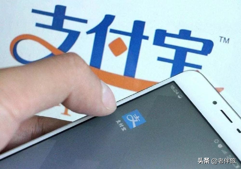 老年人租车,没有信用卡可以租车自驾吗