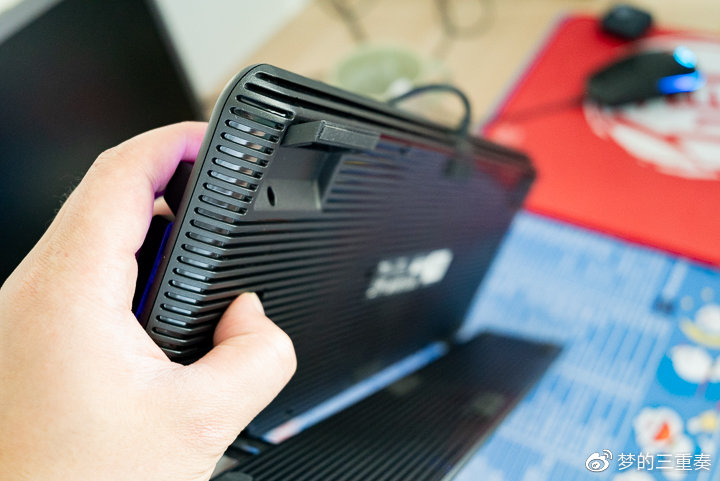 打游戏灯光炫酷的键盘,怎么才能有自己的炫酷桌面