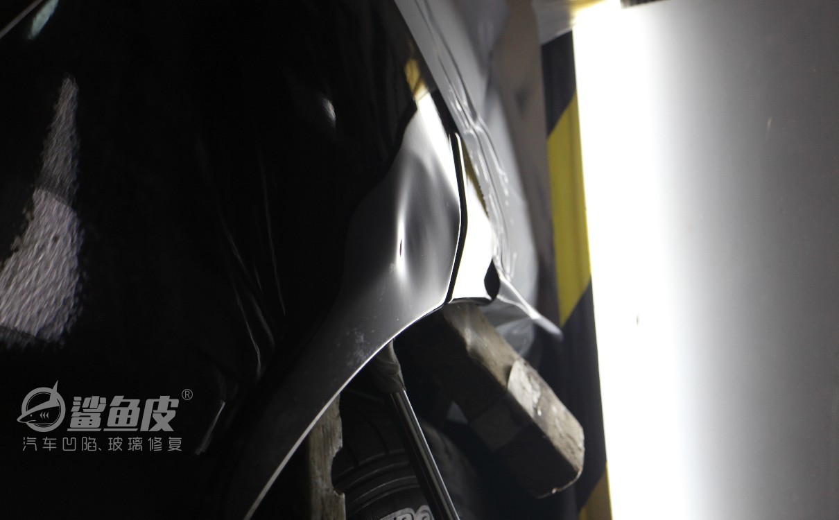 捷豹xfl内翼子板内衬脱落修复,捷豹xfl前叶子板维修