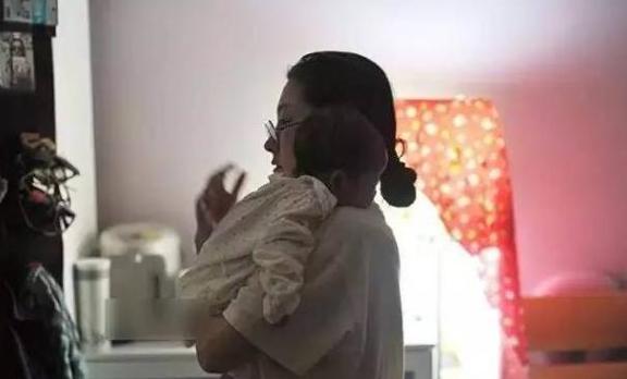 为什么宝宝喜欢薅头发,宝宝老是薅自己的头发是怎么回事