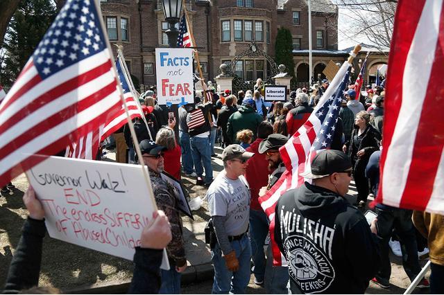 是时候反击了,美国为了抗击疫情做了什么