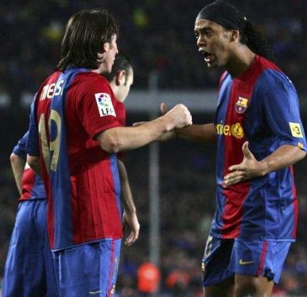 小罗足球传球,足球是圆的什么都有可能