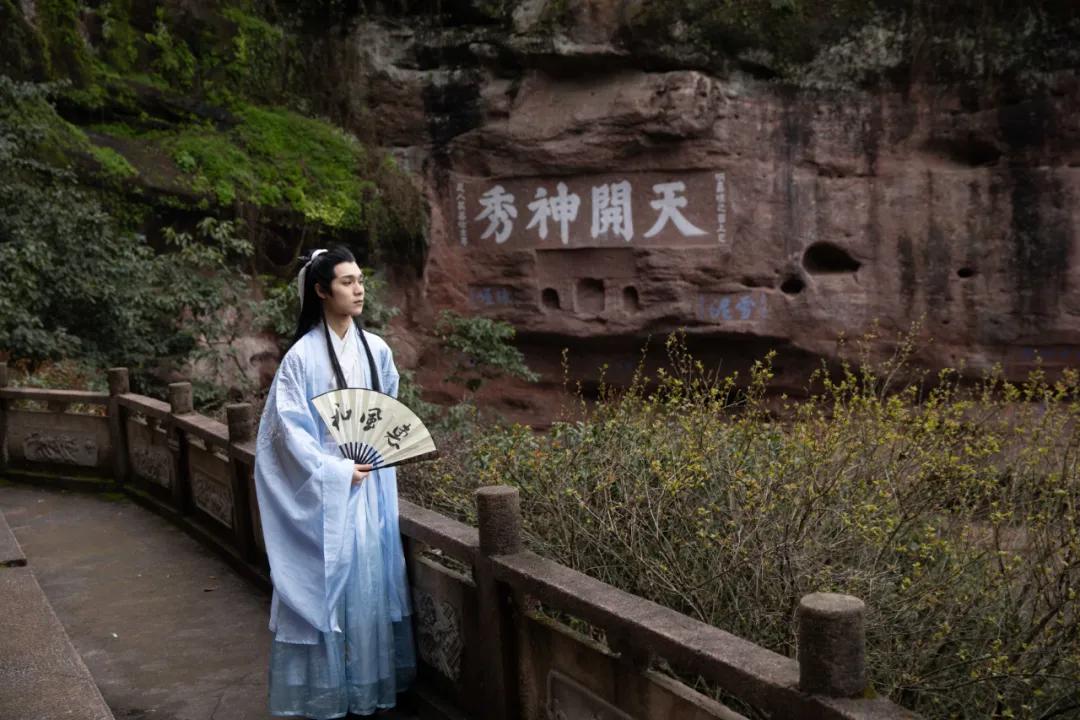 齐云山沉浸式复古游圈粉游客,五一旅游齐云山