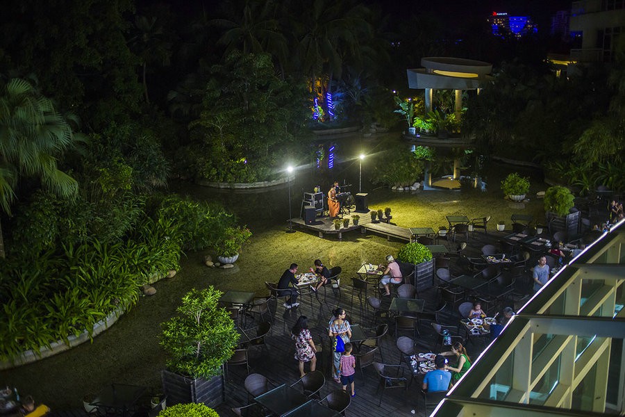 三亚银泰阳光度假酒店附近美食,三亚美食攻略大东海