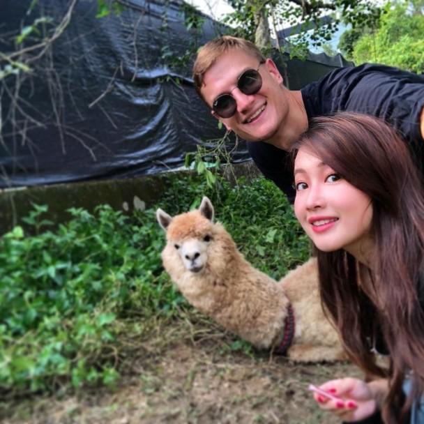 恭喜！27岁TVB亲生女与球员姐弟恋，父亲是身家十亿的LED灯大王