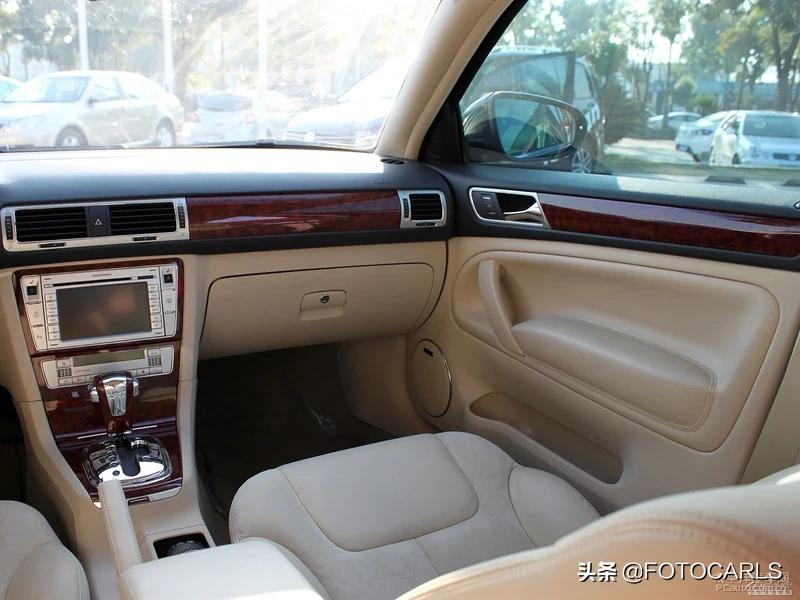 大众领驭09款,09年帕萨特领驭高配内饰图片