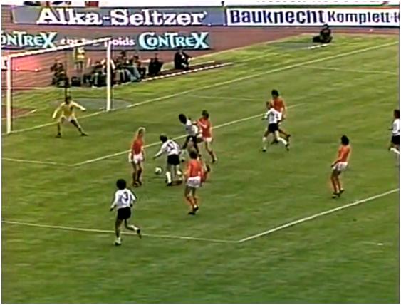 荷兰全攻全守打法是什么阵型,意大利的防守反击荷兰的全攻全守