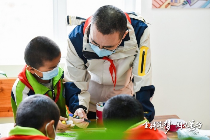 “金砖筑梦”再出发平安租赁助力乡村振兴，支援青海村校建设