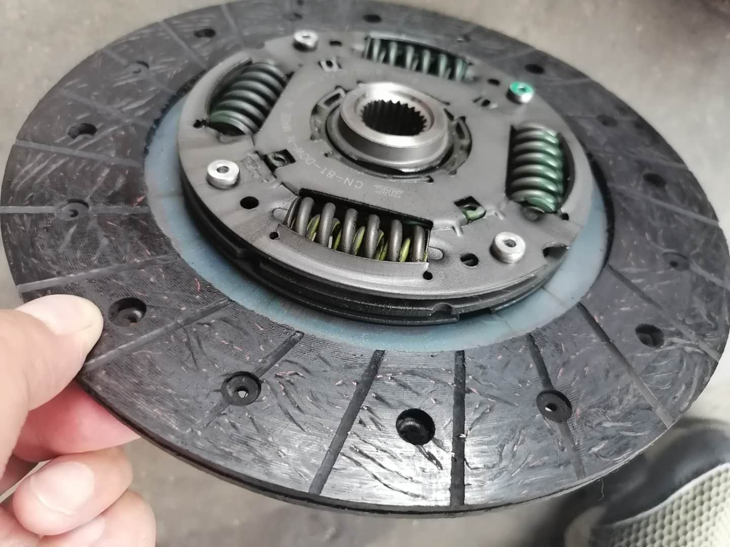 科鲁兹换了离合分泵挂挡不会走,科鲁兹分离轴承老是泄压怎么回事