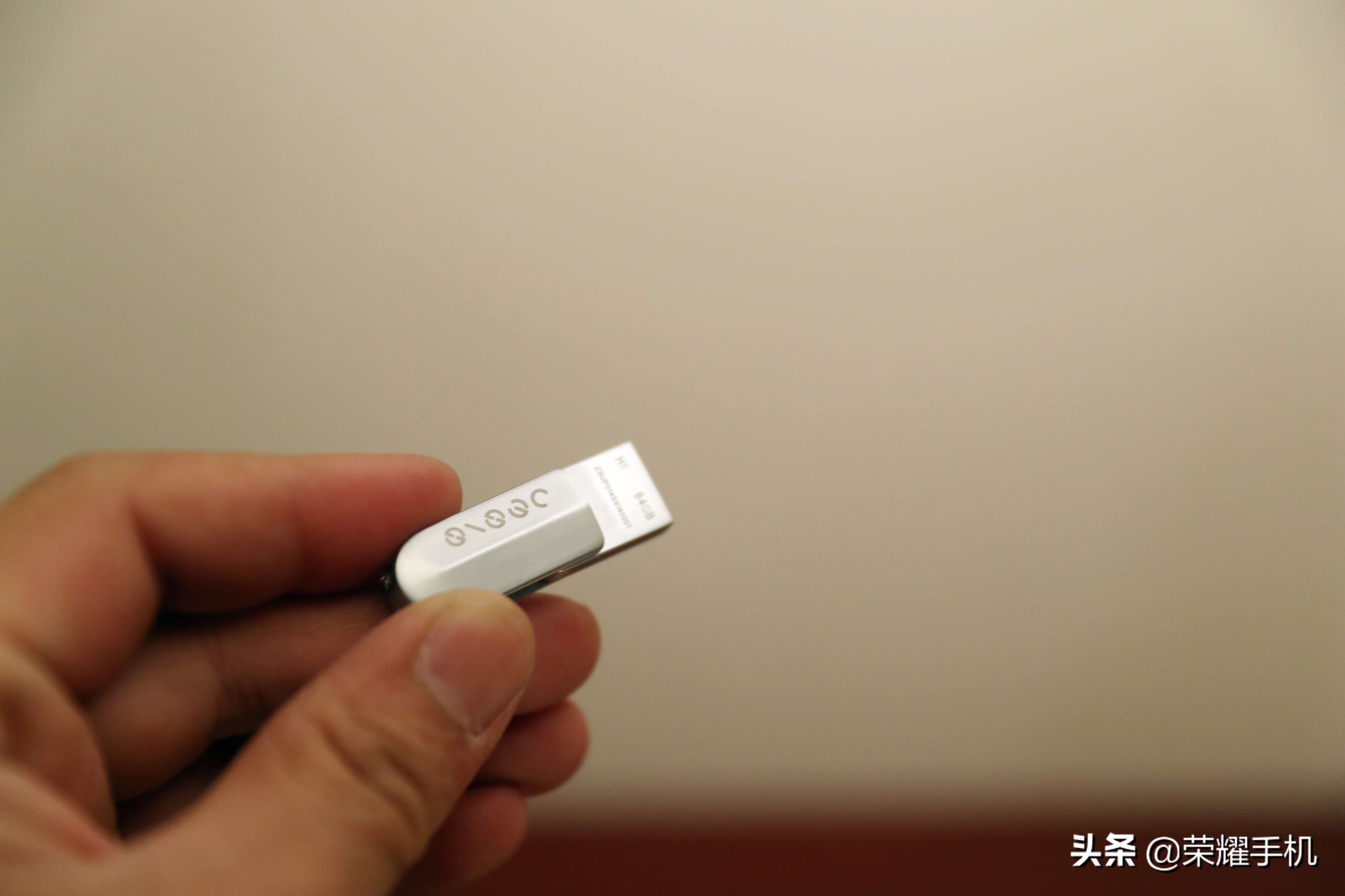 【测评】荣耀亲选指思双接口手机U盘体验——身材虽小、用途却大