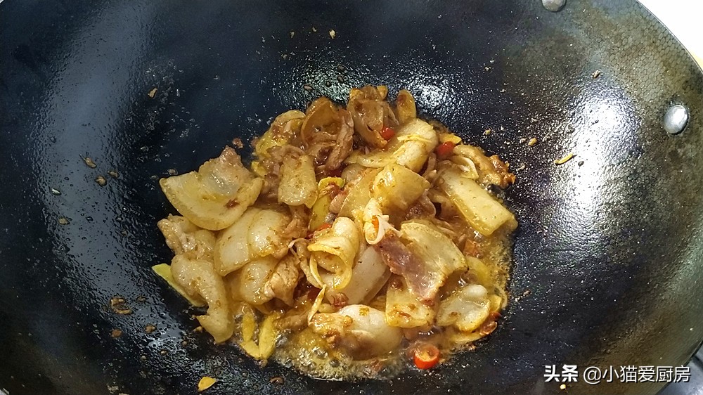 春天里最爱的一道菜竹笋炒肉,竹笋炒肉也是一道非常美味的美食