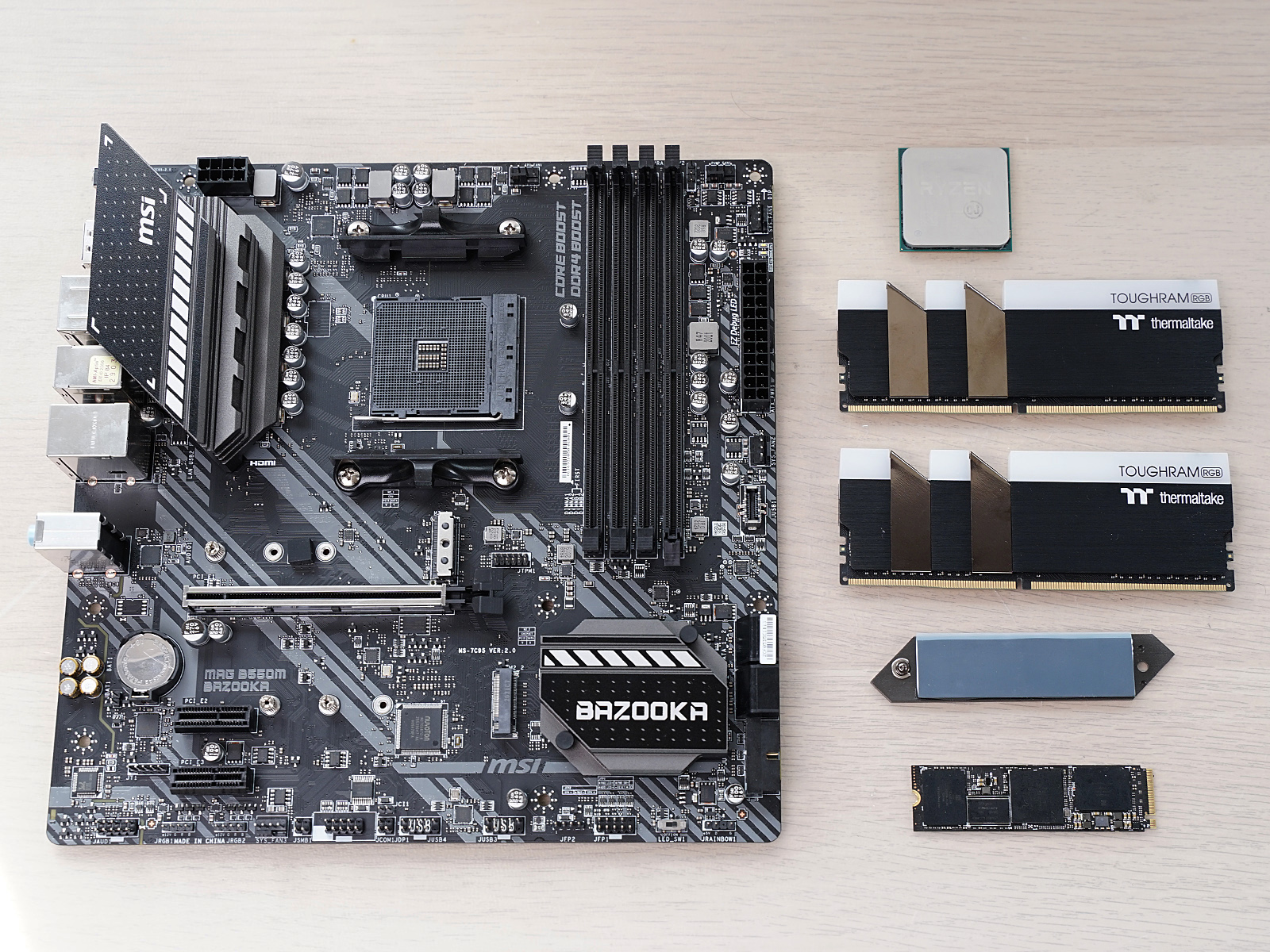 秀桌面：送老婆RGB全家桶PC，钱都花在光效上的感觉真棒