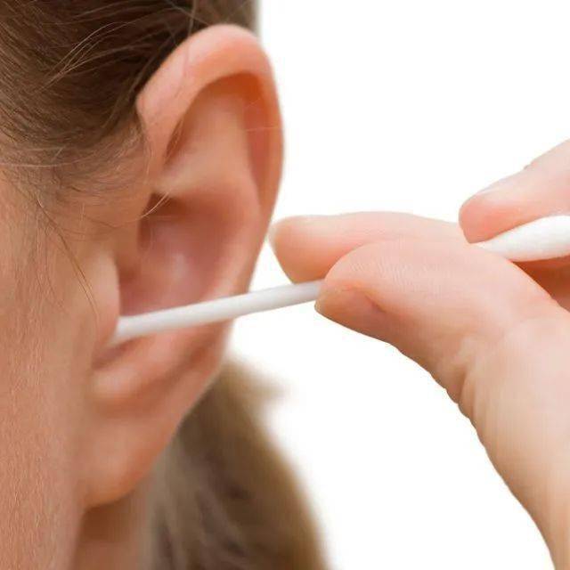 惊!女子耳朵奇痒,竟是因为里面“发霉”长毛了
