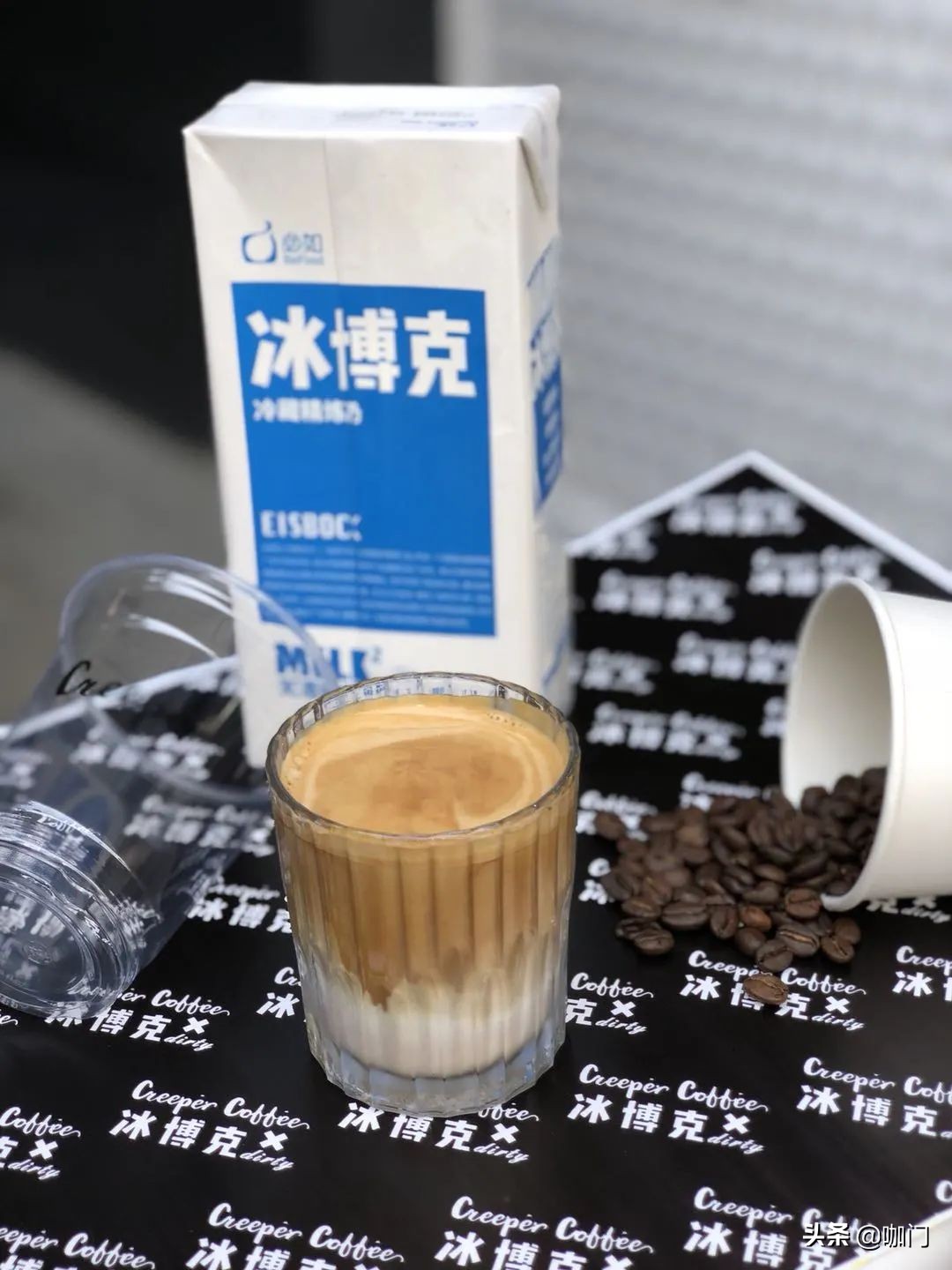 探店｜外卖月销4000单！这个7m²小店，发现了咖啡新机会