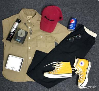 如何用小小的配饰搭配出百变风格 (小众配饰搭配方法)