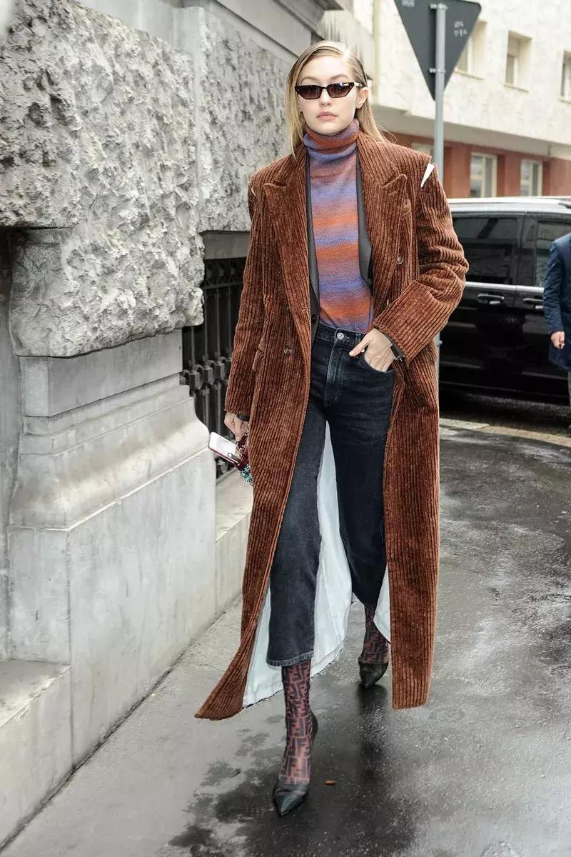 这个冬季时髦精都是这么穿大衣的,时髦的人喜欢这样穿