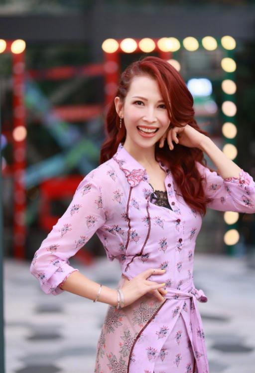 蔡少芬新发色,蔡少芬穿搭黑白