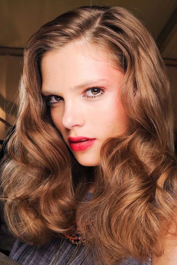 新年发型推荐齐肩发发量多,30-40岁适合发型男士圆脸发质细软