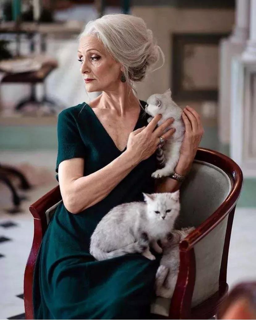 艾小羊：潘玮柏结婚，我更好奇新娘“土甜风”的衣品