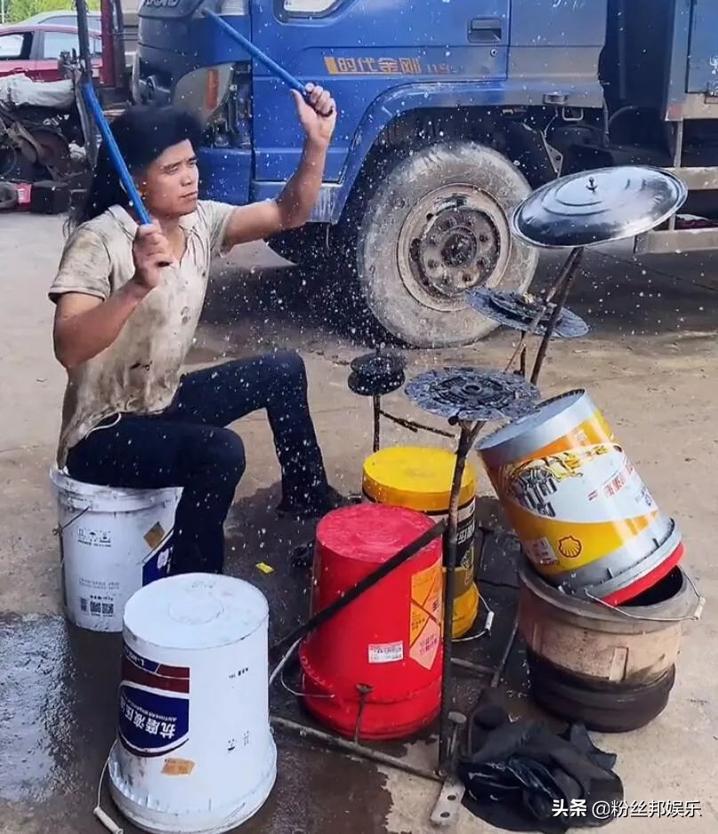 80后修车小哥辫子哥原版视频,70后辫子哥