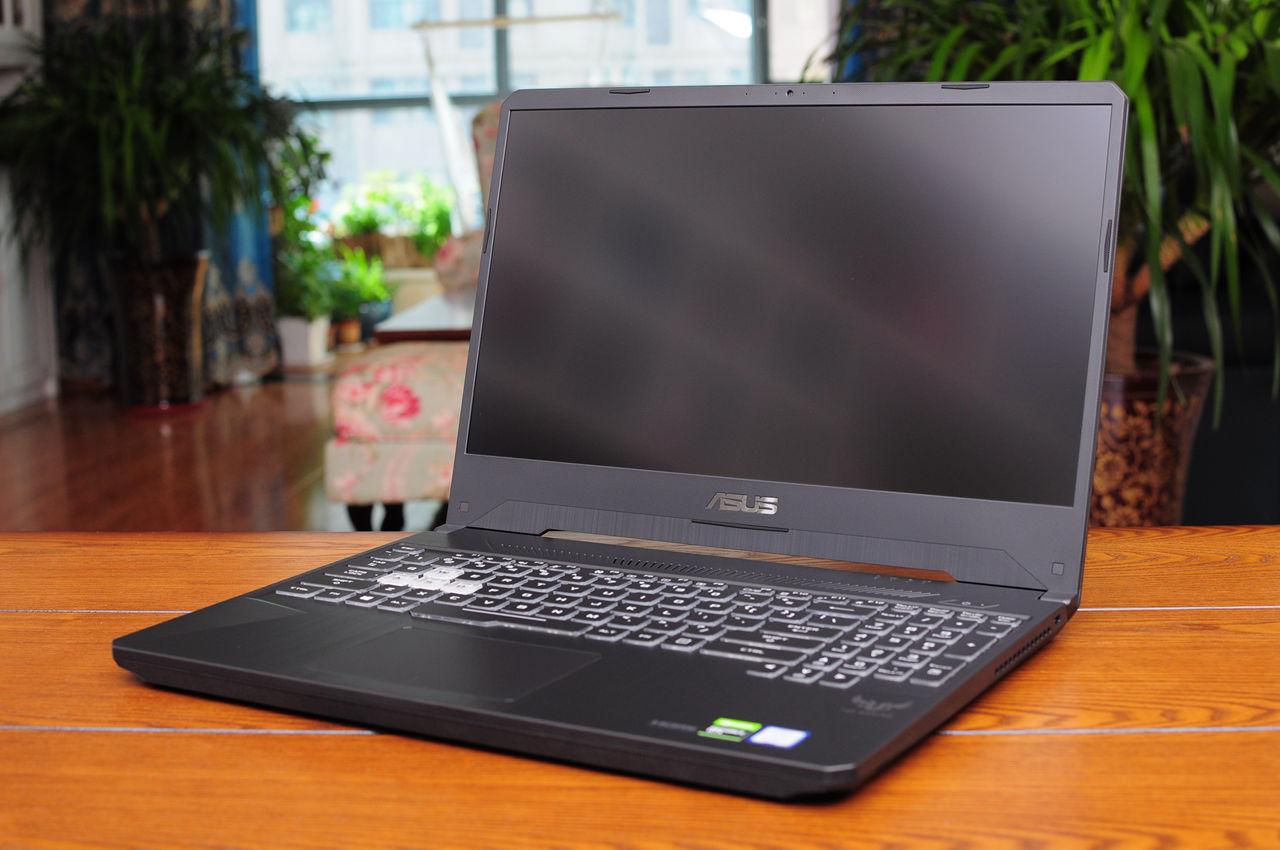 开箱一款最牛逼的游戏笔记本电脑,特别值得入手的游戏笔记本