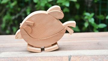 木制工艺品获央视点赞、手制包秒杀爱马仕、螳螂车羡煞万人……