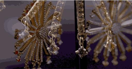 珠宝能在身上动？不稀奇，几百年前就有了