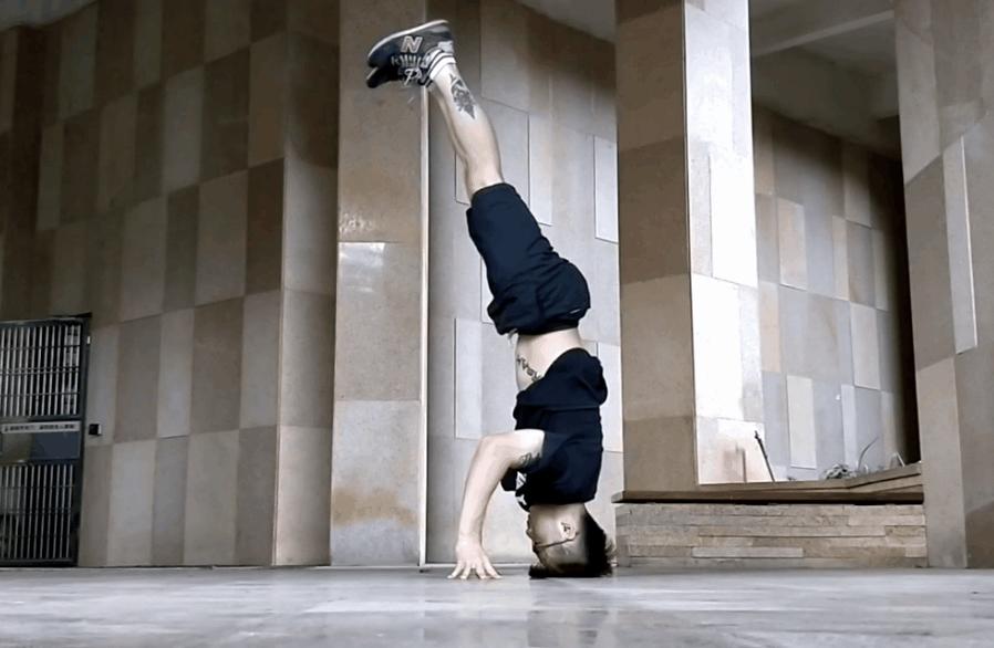 倒立腰无力,倒立背挺不直