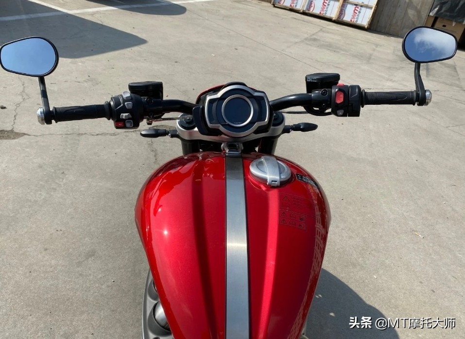 凯旋火箭3是6缸车吗,凯旋火箭2500cc为什么才160的马力