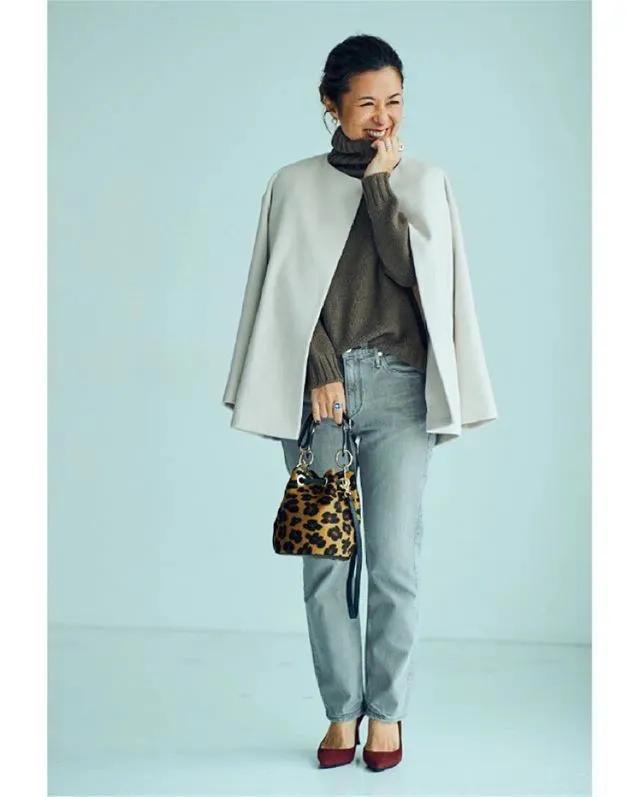 看这位45+日本博主的时尚穿搭，有一种由内而外散发的自信张扬