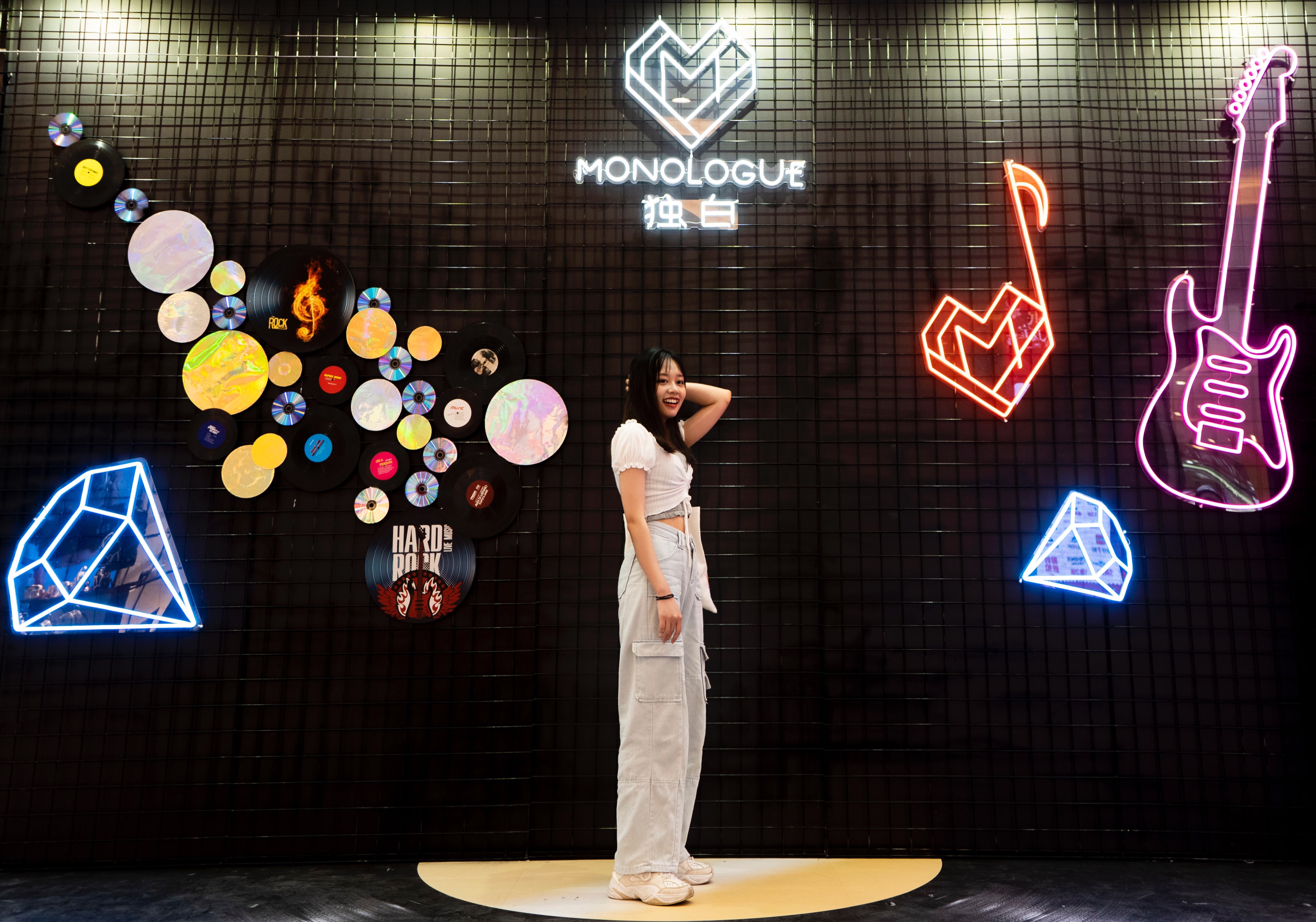 人工钻石和天然钻石谁硬,人工钻石和天然钻石怎么鉴定