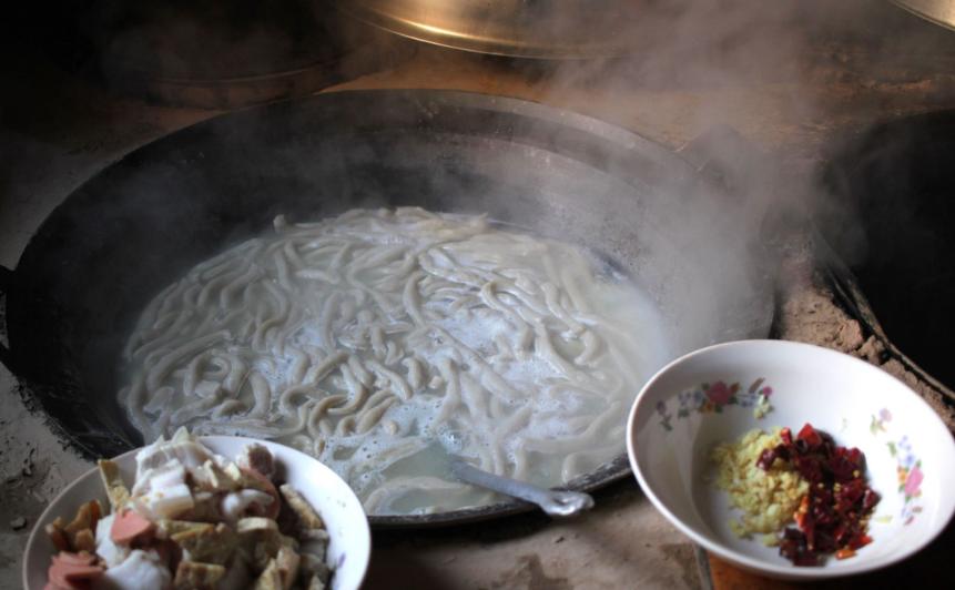 陕西大妈做凉面,陕西老人做焖面